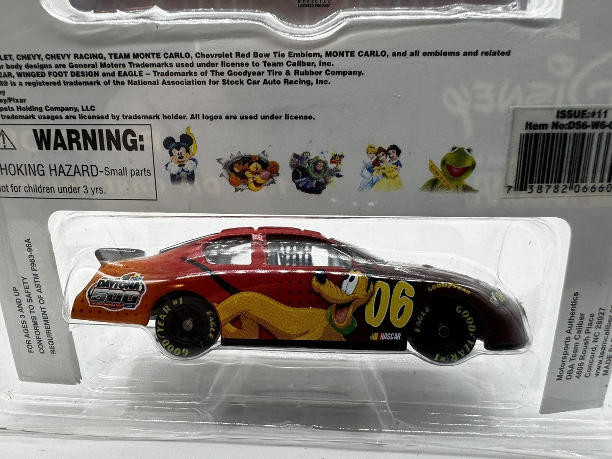 Donald Duck NASCAR 2006 DAYTONA 500 Disney Pontiac Grand Prix 1/64