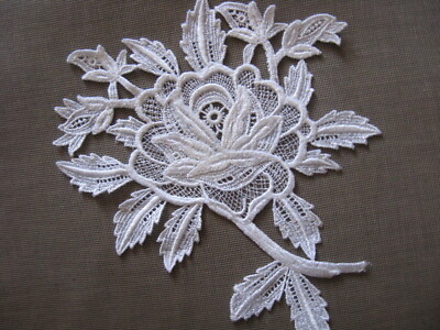 5 PCS GOURGEOUS VINTAGE OFF WHITE ROSSETTA  RAYON VENISE  APPLIQUE