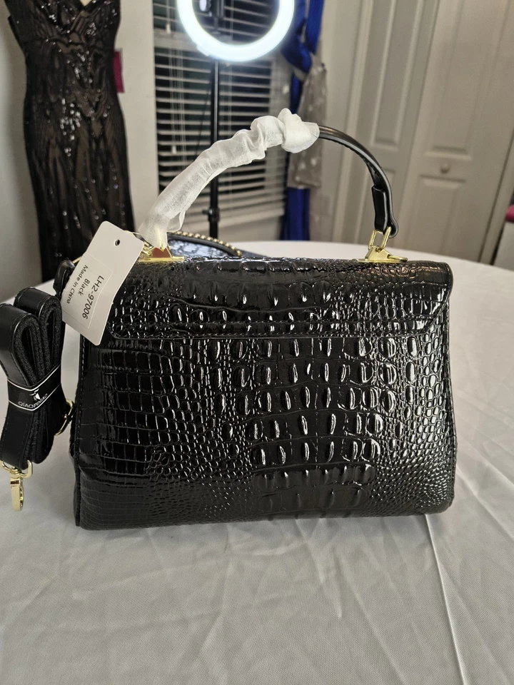 Hermoso Bolso de Mano Nuevo de Cuero de Cocodrilo con, Herrajes Dorados, Rojo Interior. Foto 2 de 4