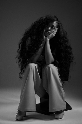 H.E.R. - Celebrity American Musician - Songwriter - Artist Fans - POSTER 20''x30''