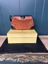 Trussardi borsa da viaggio cosmetica vintage monogramma pelle zip design Italia 