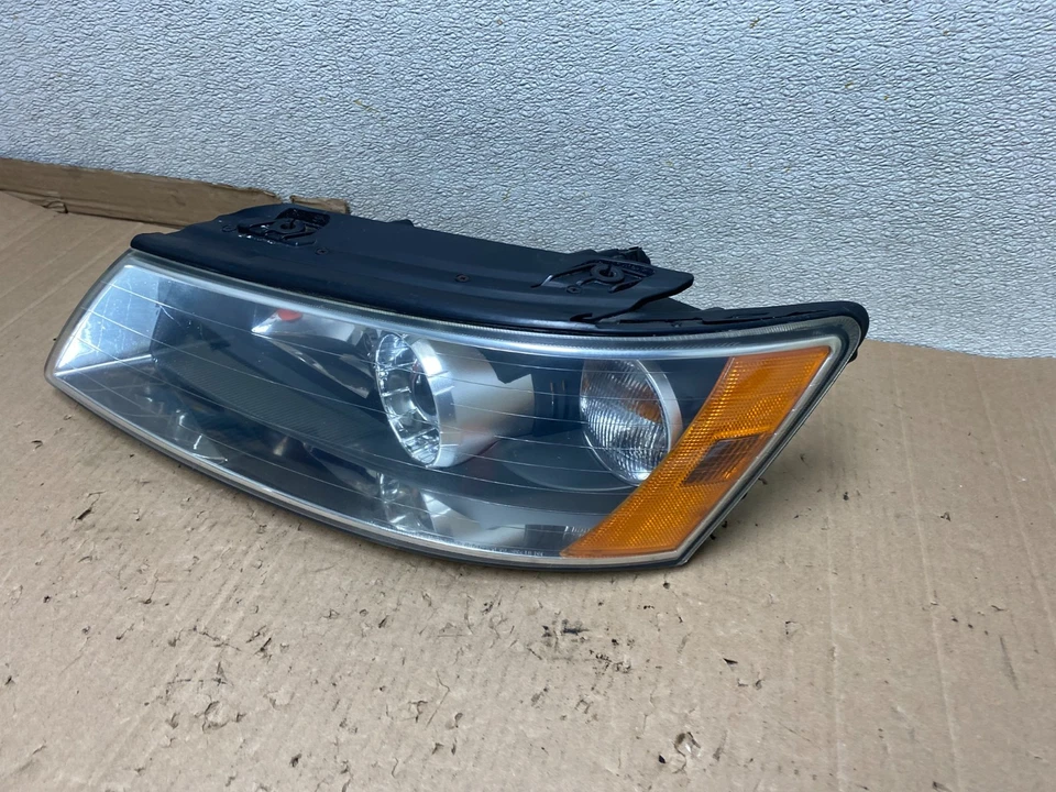 2006 to 2008 Hyundai Sonata Left Driver LH Side Headlight Halogen Oem U8176 DW - Image 2 of 4