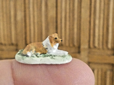 1:12th SCALE DOLLS HOUSE ORNAMENT ARTISAN MADE CERAMIC ROUGH LASSIE COLLIE DOG