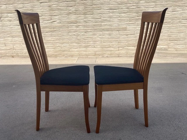 Par de sillas laterales de comedor IMS Italia escaneadas madera de fresno acabado teca - Recogida local Foto 3 de 4