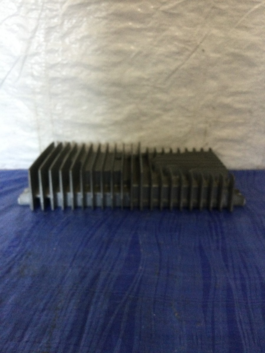 キャデラック エスカレード　Bose アンプ　 No 25939529 2003-2006 Cadillac Escalade Amp Amplifier Bose OEM 15114454