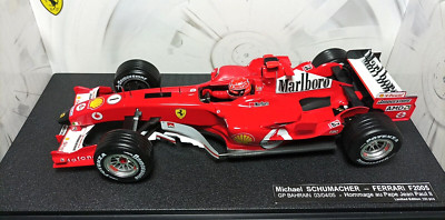 Hot Wheels Ferrari F2005  Michael Schumacher Hommage Papst Johannes Paul II 1:18
