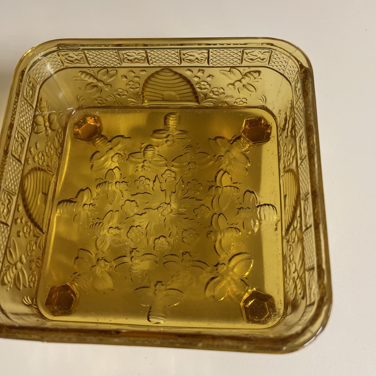 Vintage Indiana Tiara Honey Bee Beehive Candy Dish "AMBER" Very