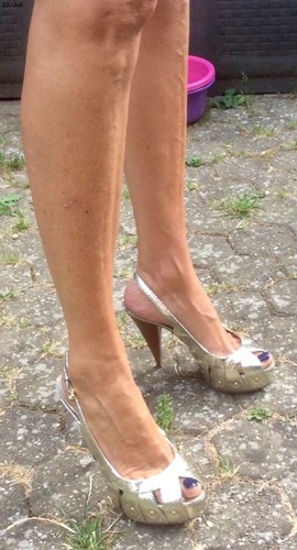 Guess High Heels ‚Money‘ 11 cm Gold Lack Nieten 37
