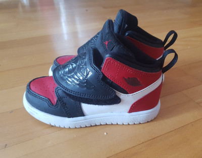 Jordan 1 Junior schwarz/weiß/rot Größe 26 / Zustand wie neu