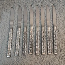 Lot of 8 Oneida Deluxe APPLIQUE  Dinner Knives Stainless Steel Flatware 9 1/4"