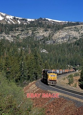 FOTO USA EISENBAHN UP 3891 SCHWEINEZUG VERLÄSST TUNNEL 41 DONNER PASS.