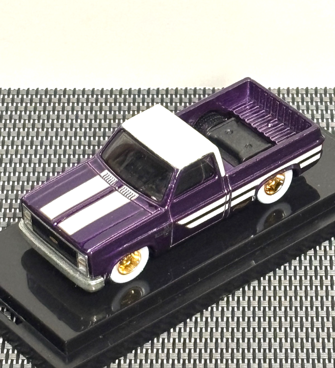 ①☆ Customize Chevy Tracking　　　　　【特典会員限定】 Hot Wheels NFTG Garage '83 Chevy Silverado 2022 Series Completion