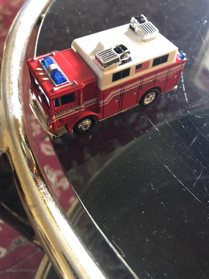 Lot Of 5 Die Cast/plastic 1/64 Scale Toy Cars - Image 3 of 4