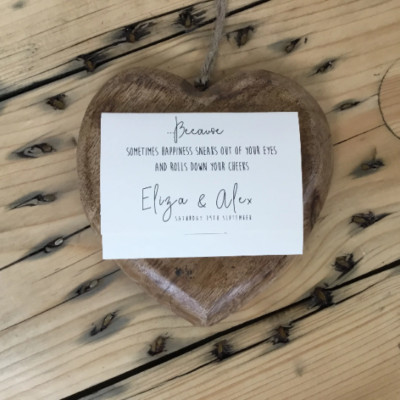 Hochzeitstücher. Personalisierte Gastgeschenke zur Hochzeit. Individuelle Lieblingsidee. Happy Tears