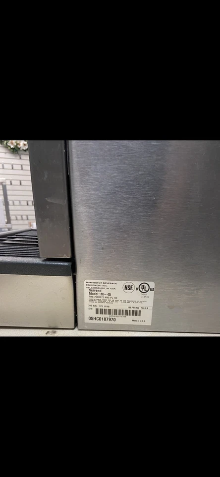 Dispensador de hielo de encimera Manitowoc-Servend M‐45 - 45 lb de almacenamiento Foto 2 de 3