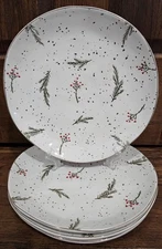 Set of 4 Potter's Studio PINE BRANCH AND HOLLY BERRY Ceramic Dinner Plates NEW