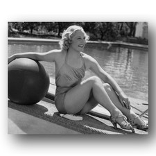 Sonja Henie Photo 8x10 Figure Skating Star Portrait-29