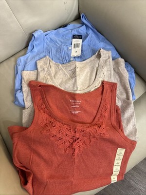 Lot # 7  Set Of 3 Women T-shirts Size Médium Chaps  And Sonoma