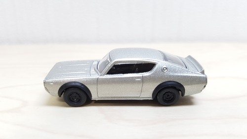 1/100 Kyosho NISSAN SKYLINE 2000 GT-R KPGC110 SILVER diecast car model - Picture 2 of 3