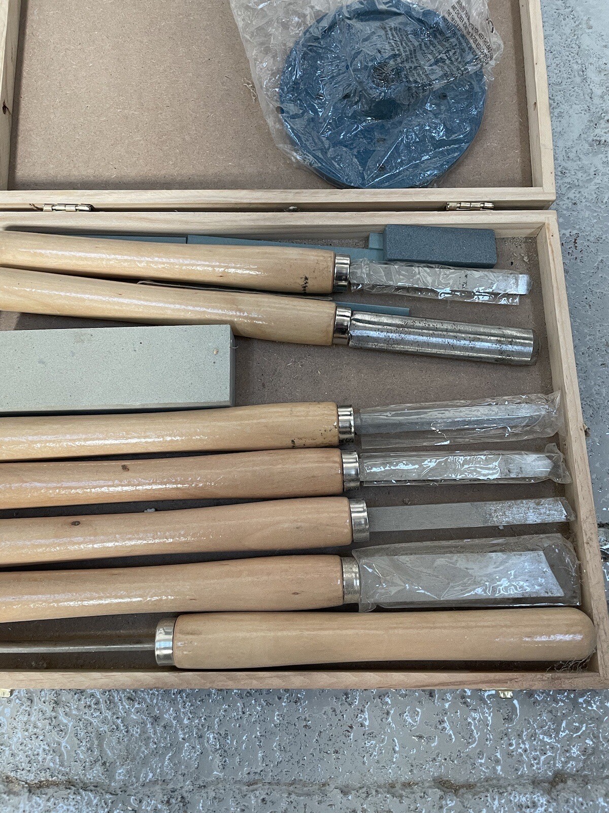 Draper Wood Turning Lathe WRT12A On Stand & Comes With Box Of Chisels