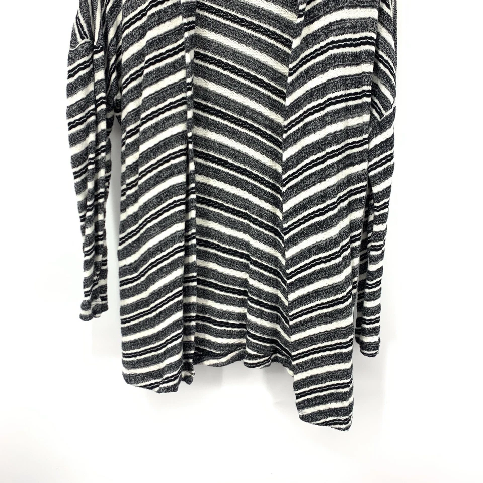 Cárdigan suéter pequeño Three Dots para mujer frente abierto negro blanco a rayas algodón  Foto 4 de 4