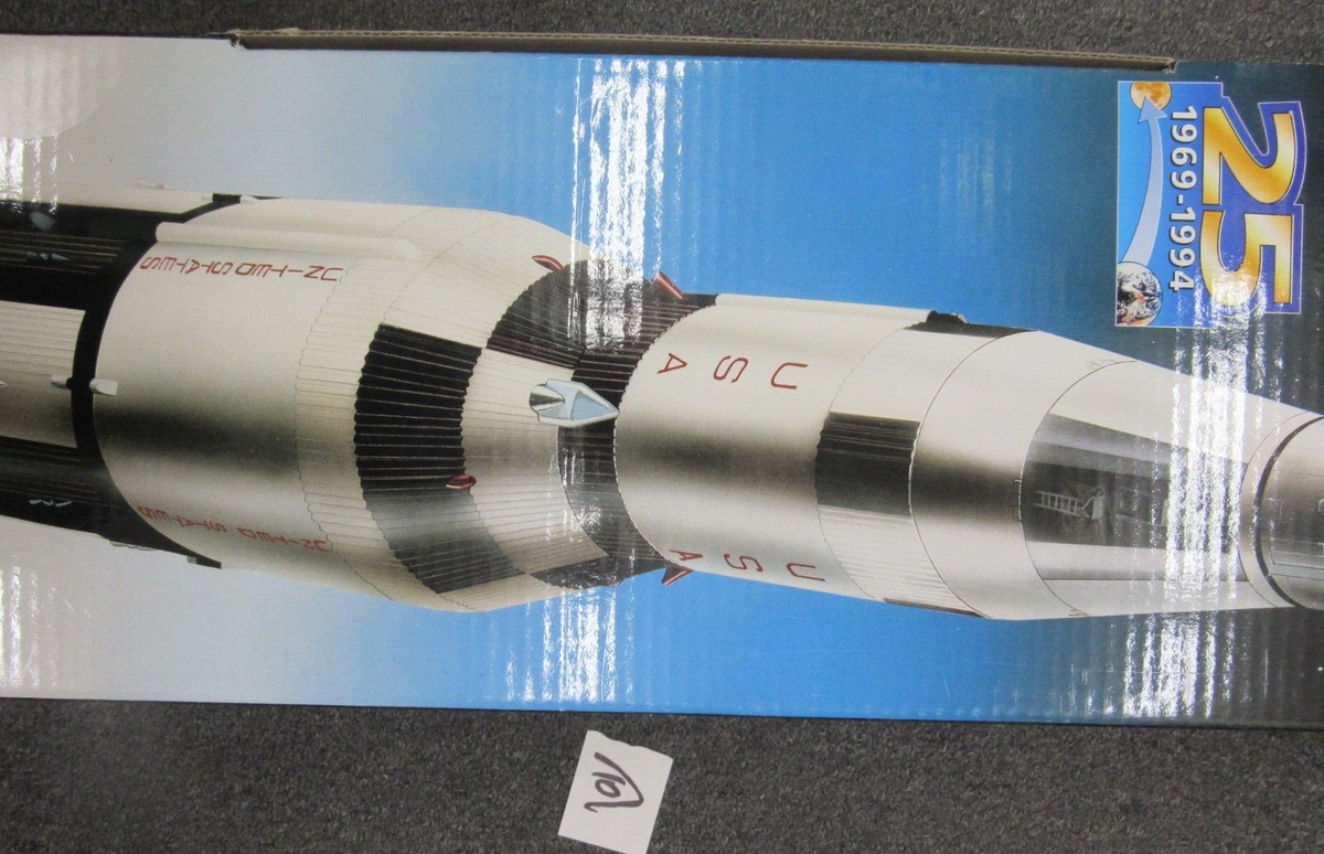 04805 Revell 25th Anniversary Apollo: Saturn V Model Kit - 1