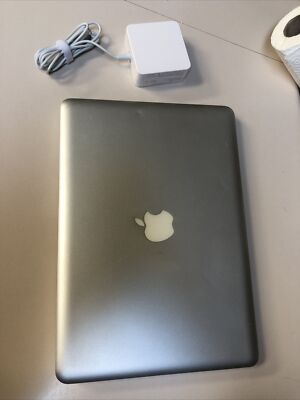 Apple MacBook Pro Core i5 2.3GHz 13'' - 4GB RAM 320GB SSD - Bundle