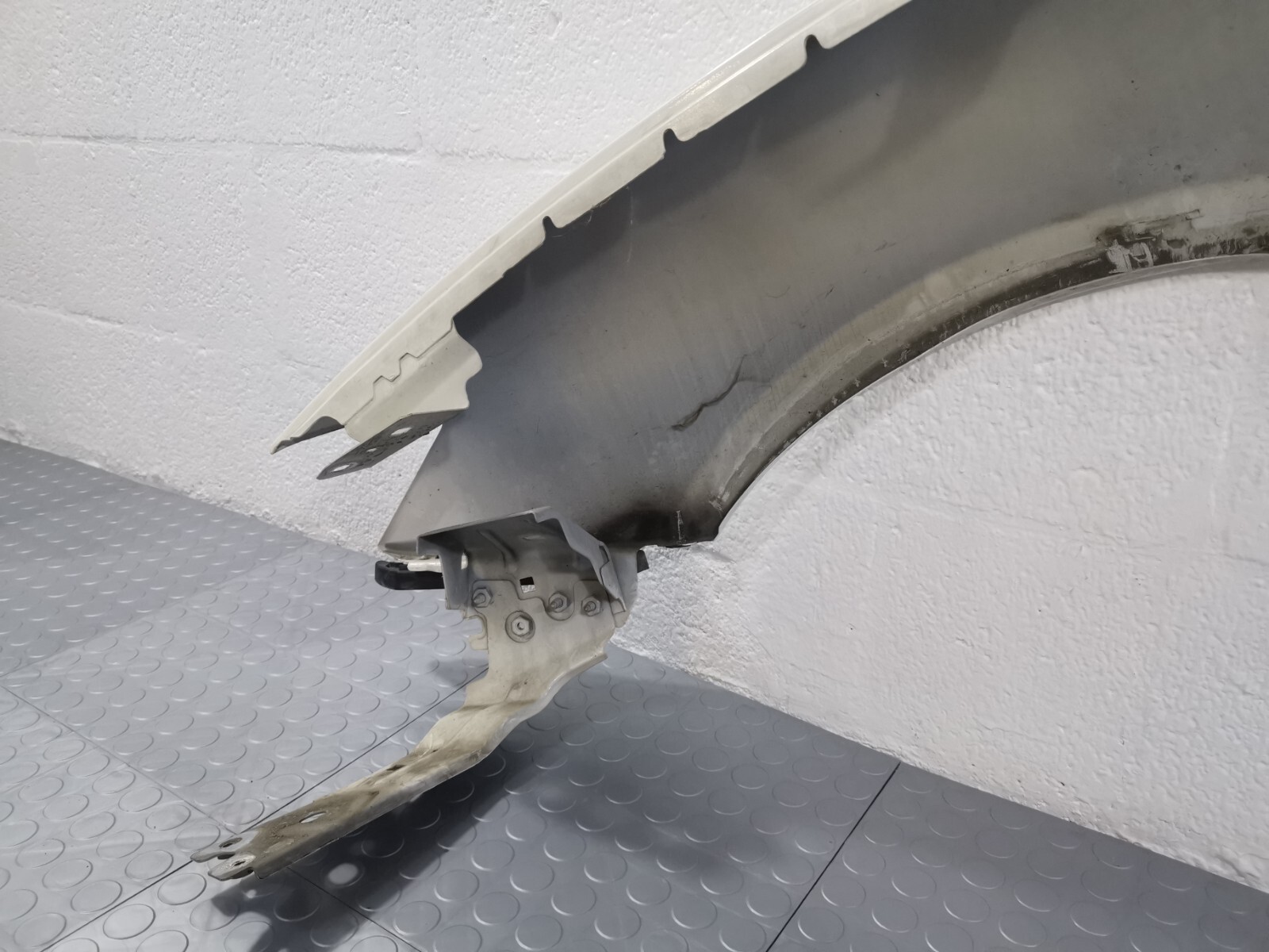 14-19 MASERATI QUATTROPORTE S Q4 FRONT RIGHT PASSENGER FENDER WING WHITE