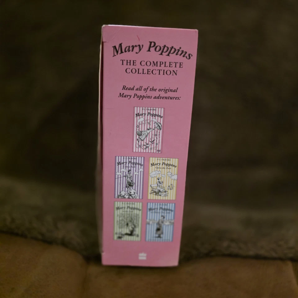 Mary Poppins (Collins Modern Classics) by P. L. Travers The Complete Collection  - Image 4 of 4