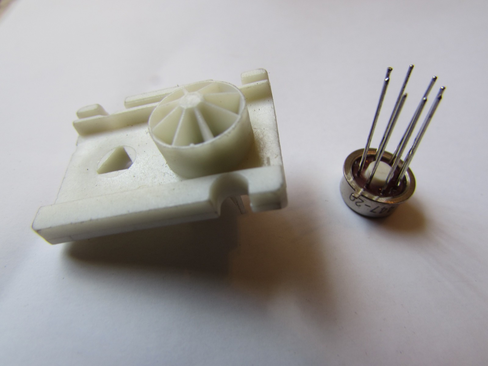 LM308AH National Semi Industry # 179-46447-20 High Performance OP-AMP 8-Pin USA