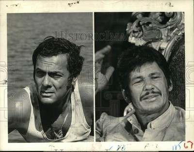 1974 Press Photo Tony Curtin & Charles Bronson in ''You Can't Win 'Em All'' on ABC