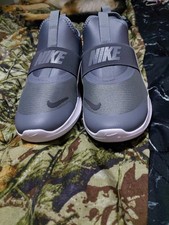 Nike Flex Runner 4 GS Grey / White Size 6Y. New In Box