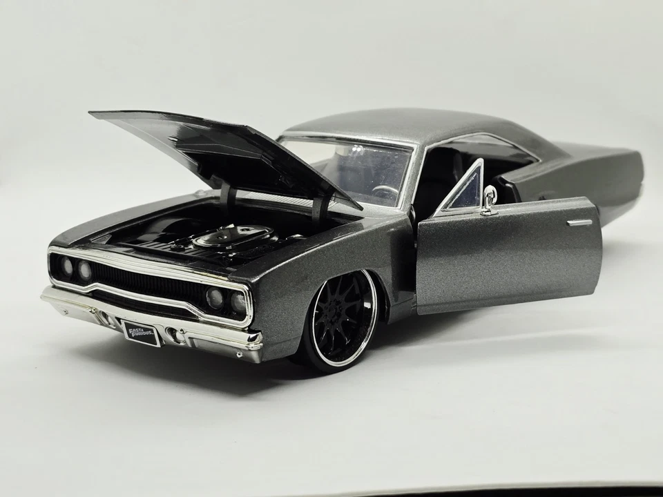 1:24 比例 1970 年普利茅斯公路跑者 — 第 2/4 张图片