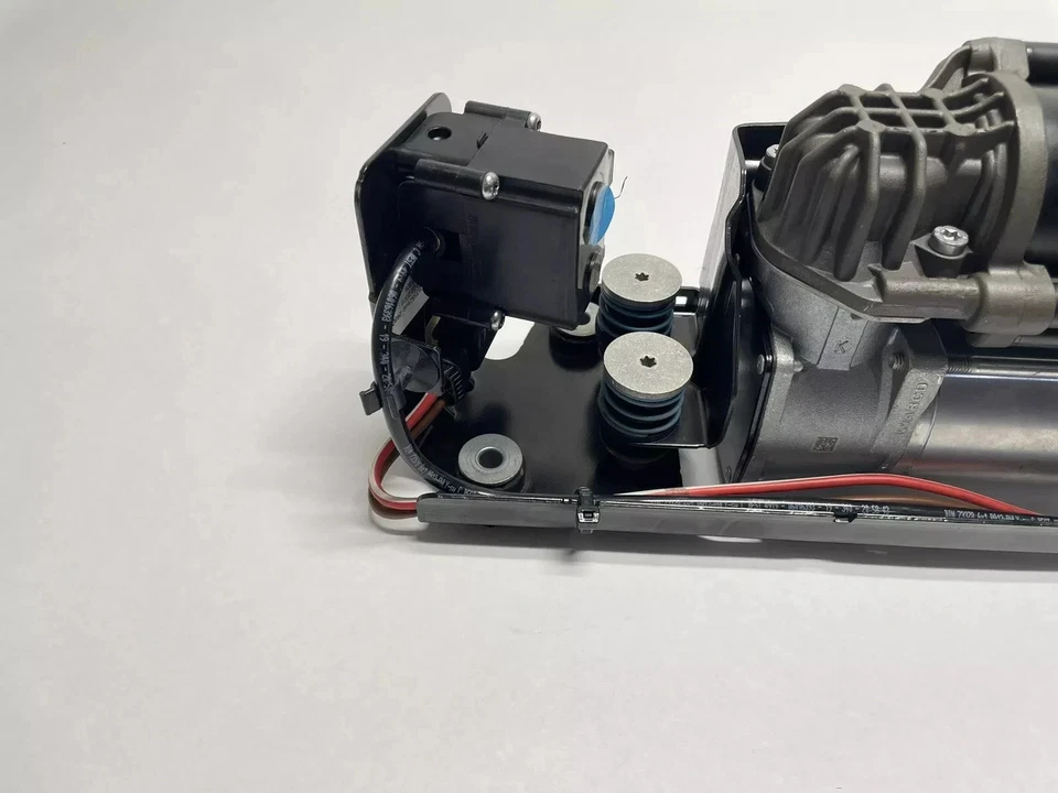 09-17 BMW 535iGT 550iGT 740i 750i 760i (F01 F10) AIR SUSPENSION COMPRESSOR PUMP - Image 4 of 4