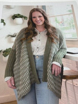 Jennifer Kent Doppio Poncho Knitting Pattern 55¼-79¼'' Magazine Pages