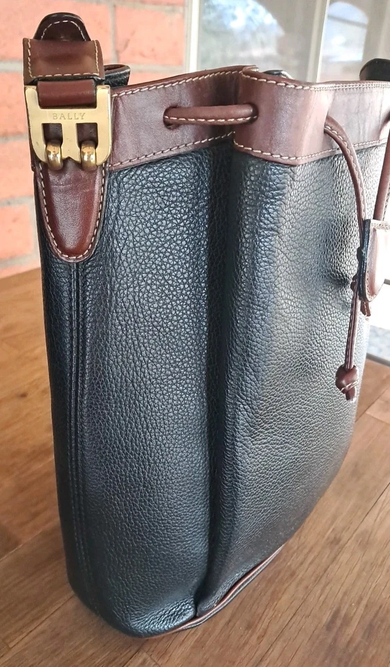 Bolso de Hombro Bally Vintage Cuero Guijarro Negro Herrajes Dorados Borde de Sillín Foto 4 de 4