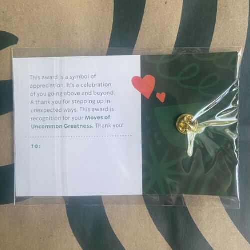 Sealed Starbucks Partner Barista Enamel Heart MUG Award Pin W/ Presentation Card - Bild 2 von 4