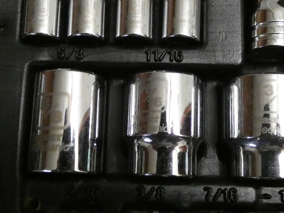 Master Mechanic Socket Set 1/4 Inch & 3/8 Inch Drive 30 Piece with Case ...