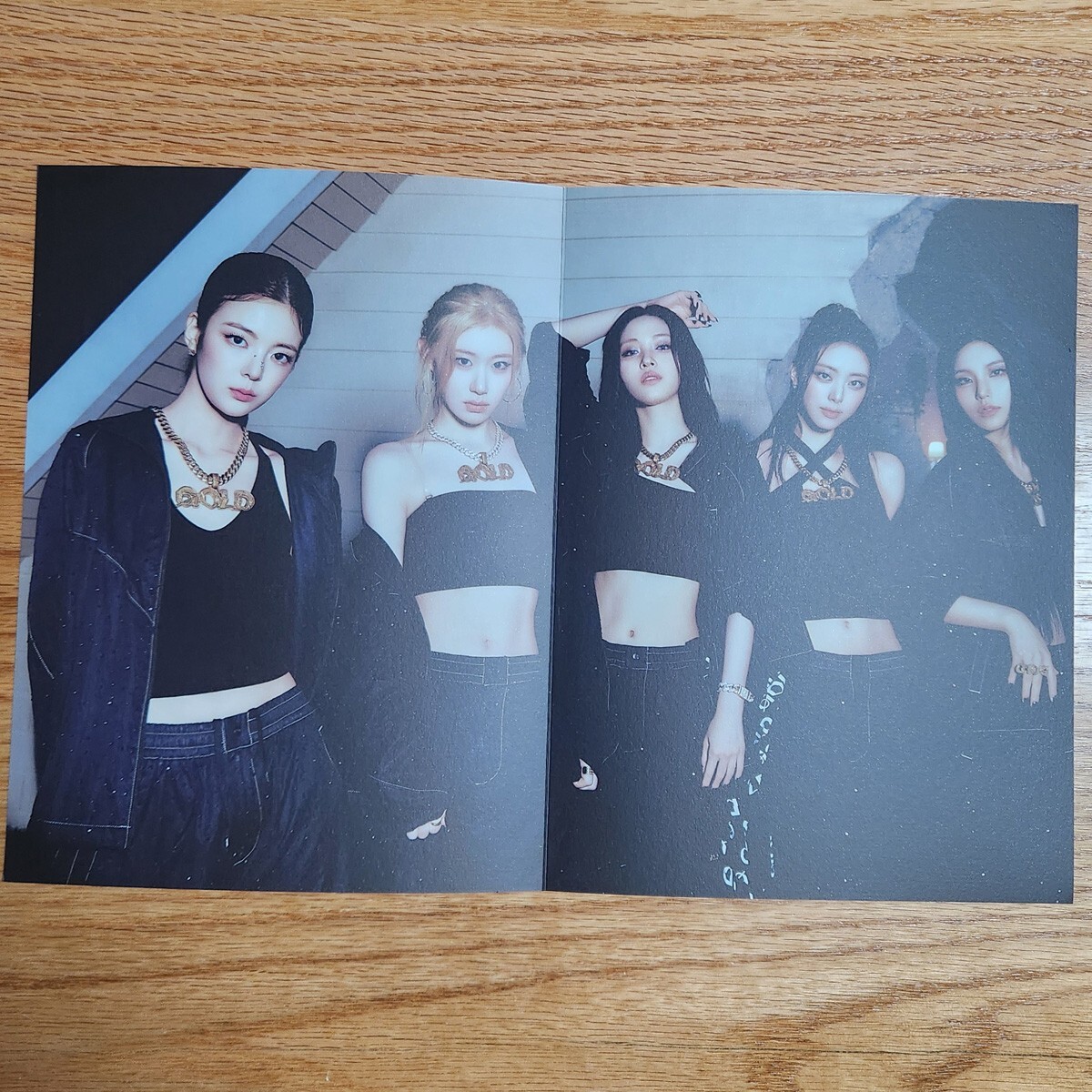 Official Folding Poster Itzy Gold Gold Version Genuine Kpop