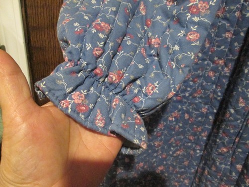 Vintage At Home Wear Quilted Robe Housecoat Blue Pink Calico floral Size Med USA - Picture 7 of 12