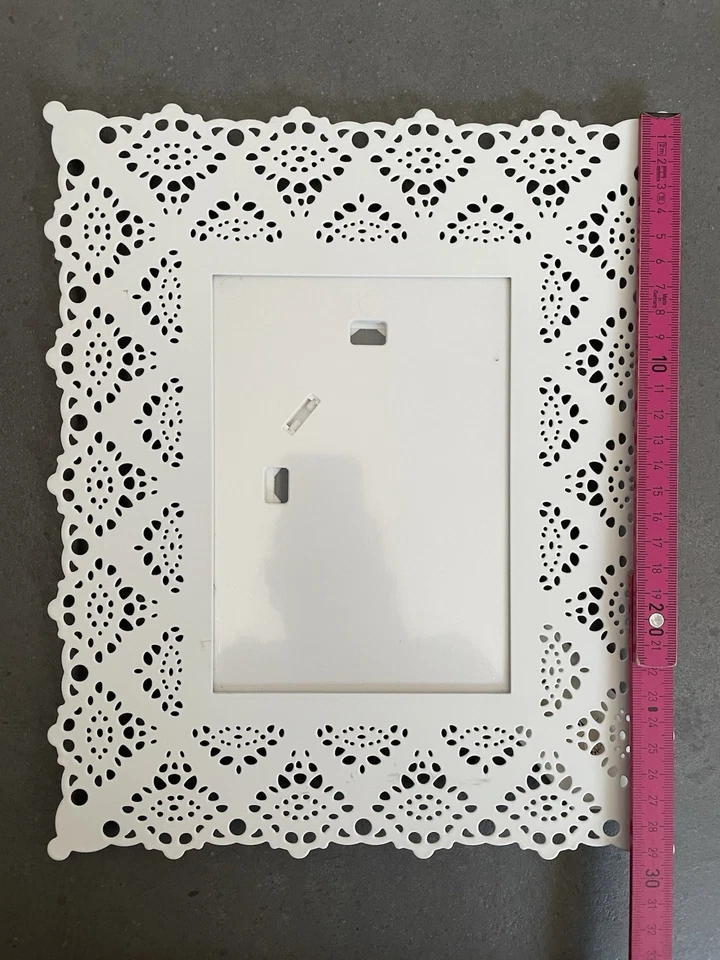 IKEA SKURAR Bilderrahmen Metall weiß Spitze Blumen 20529 ca. 24 x 29 cm - Bild 3 von 4