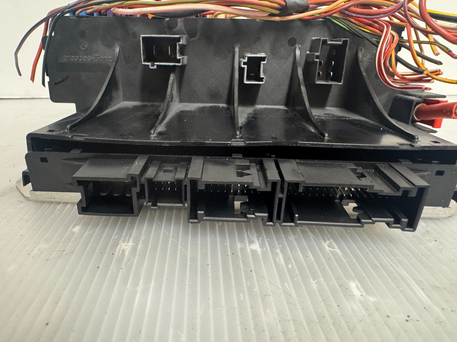 03-12 Mercedes R230 SL500 SL55 Front Left SAM Fuse Box Control Module