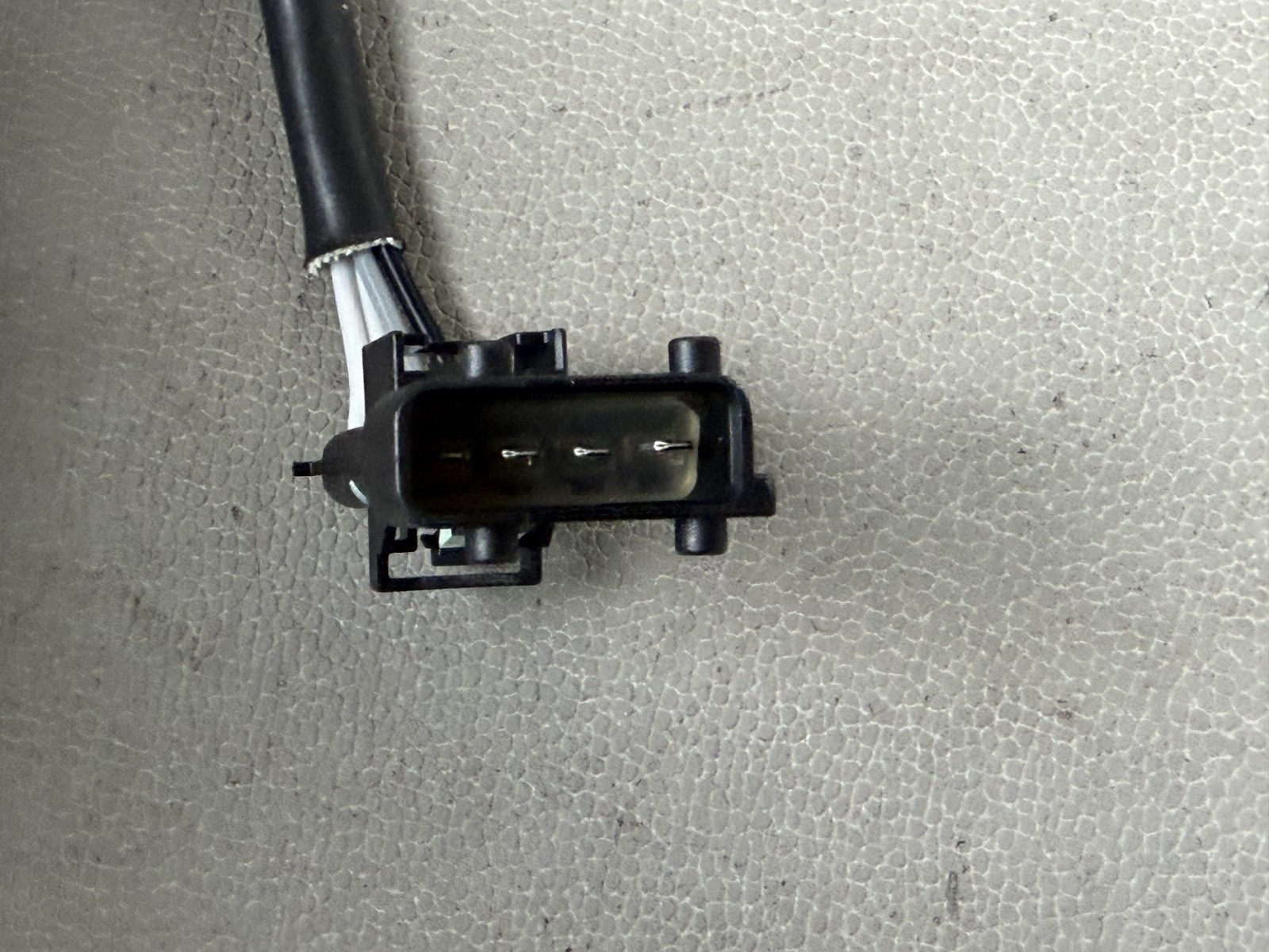 NEW! New Used! 1994-1995 Bentley Turbo R Heated Lambda Sensor O2 OEM (UE74940)
