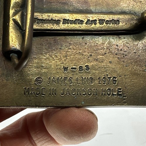 WYOMING VINTAGE BELT BUCKLE STATE COVERED WAGON PIONEER WESTERN JAMES LIND 1976 - Picture 5 of 6