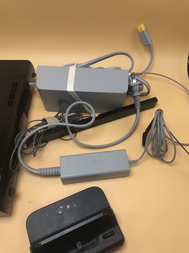 Nintendo Wii U Console 32GB Premium Black Deluxe Complete Set *read* - Picture 3 of 5