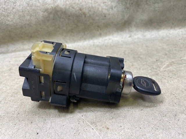Interruptor de encendido y cilindro de bloqueo con llave usada se adapta a 99-01 OLDSMOBILE ALERO Foto 4 de 4