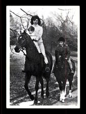 1964 TOPPS JOHN F KENNEDY #64 JACKIE GIVES JOHN JR A RIDE ON HER PONY