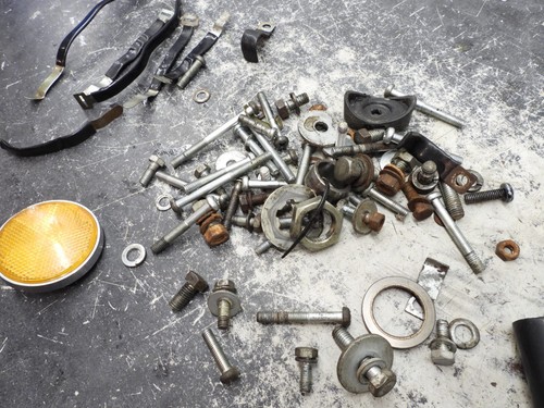 1973 Suzuki RV 125 RV125 Nuts & Bolts Lot 2854 - Picture 4 of 7