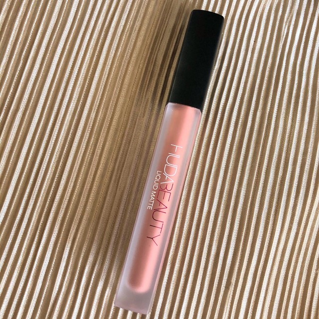 huda beauty bombshell lipstick