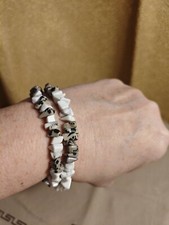 Armband/Halskette aus weißem Howlith und Jaspis